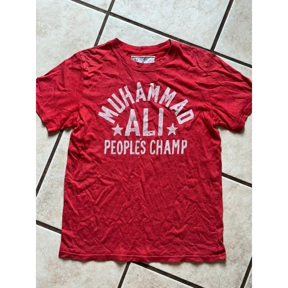 Boys Red Under Armour Muhammad Ali Shirt Size Large